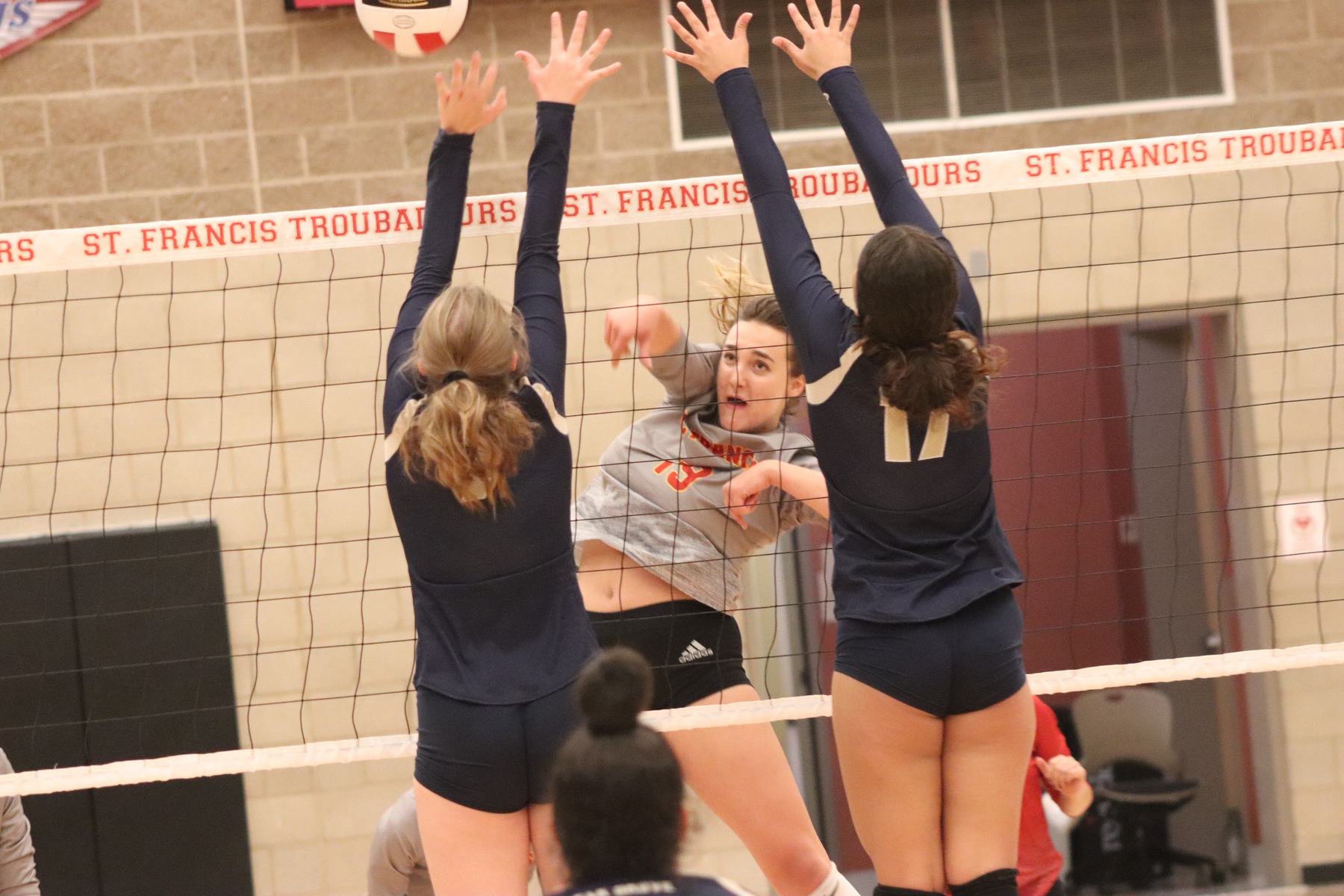Volleyball Improves to 27-0 with Elk Grove Win