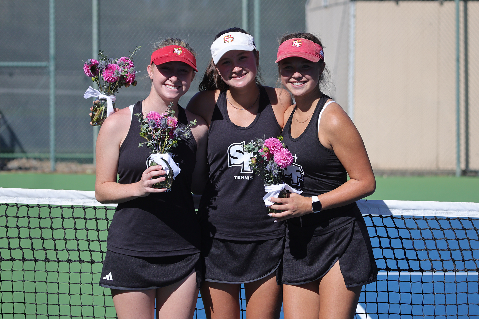 Seniors take center stage in home tennis finale